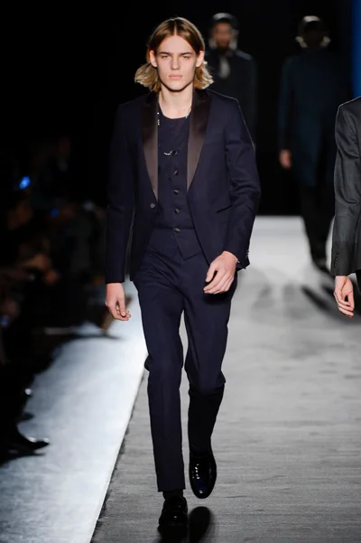 Look 3